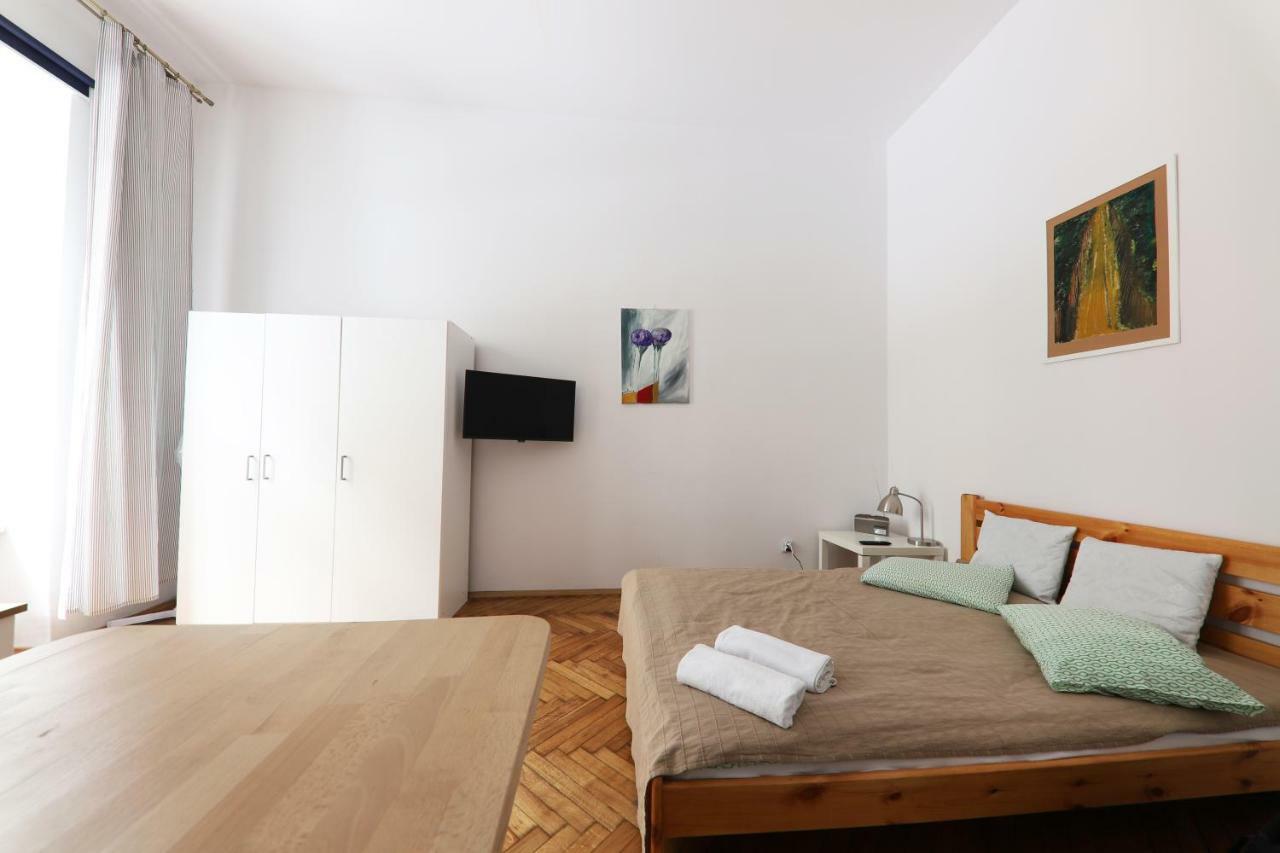 Dom Sapiehy Aparthotel Cracovia Esterno foto